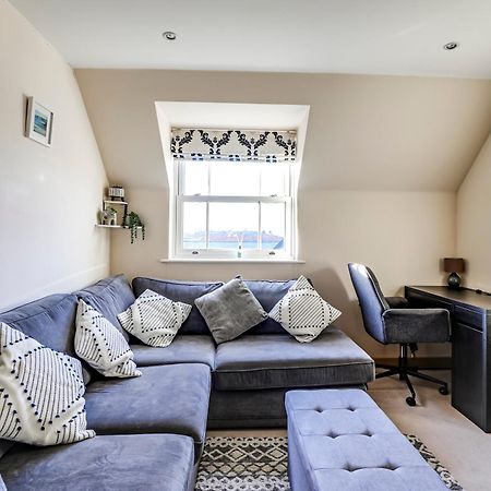 Entire 2 Bed Flat Contractors Families And Relocators Apartment Ware Exterior photo
