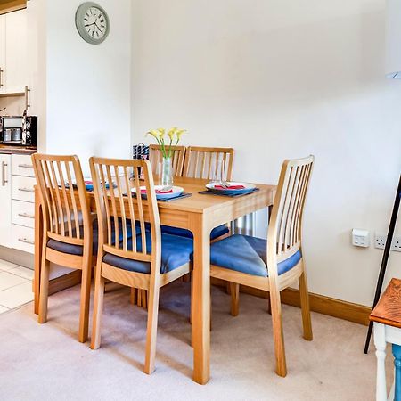 Entire 2 Bed Flat Contractors Families And Relocators Apartment Ware Exterior photo
