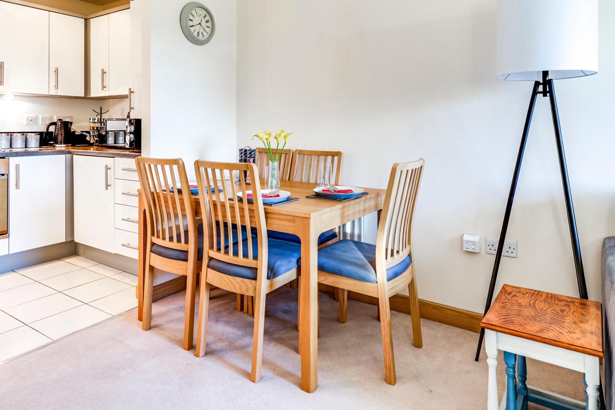 Entire 2 Bed Flat Contractors Families And Relocators Apartment Ware Exterior photo