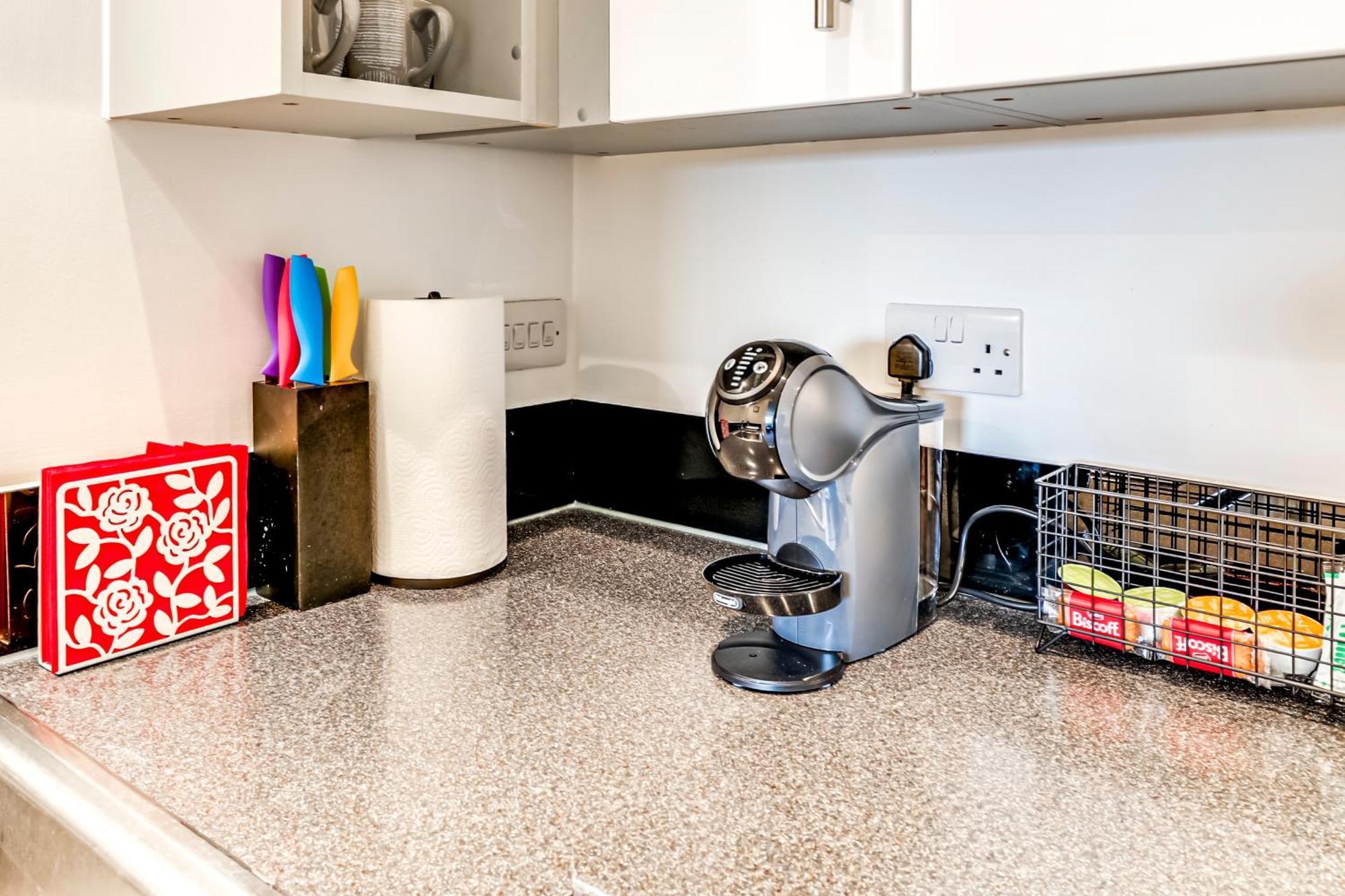 Entire 2 Bed Flat Contractors Families And Relocators Apartment Ware Exterior photo