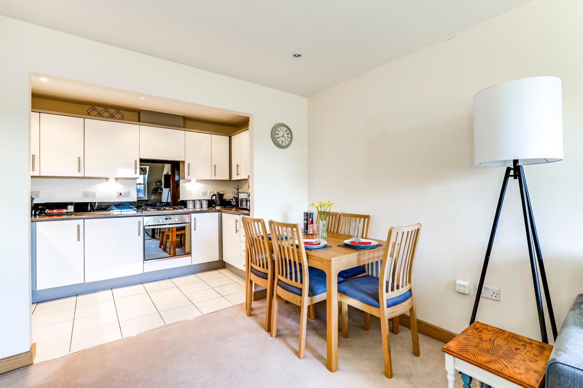 Entire 2 Bed Flat Contractors Families And Relocators Apartment Ware Exterior photo